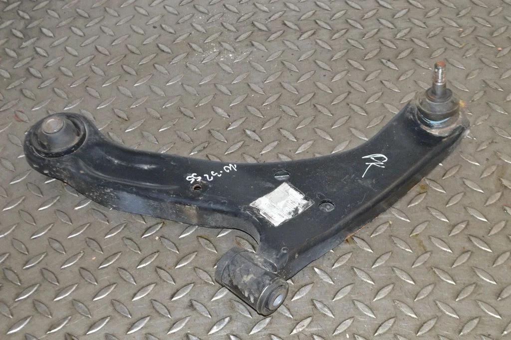 Front lower control arm/wishbone – left