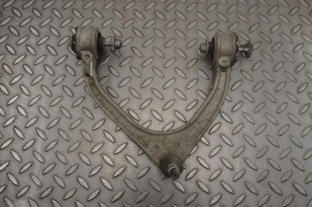 Front upper control arm/wishbone HK833084RH
