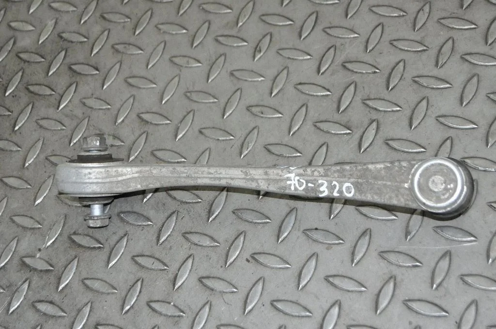 Eesmine ülemine õõtshoob (U-kujuline) – Audi A5 Sportback 8TA (2009-2016)