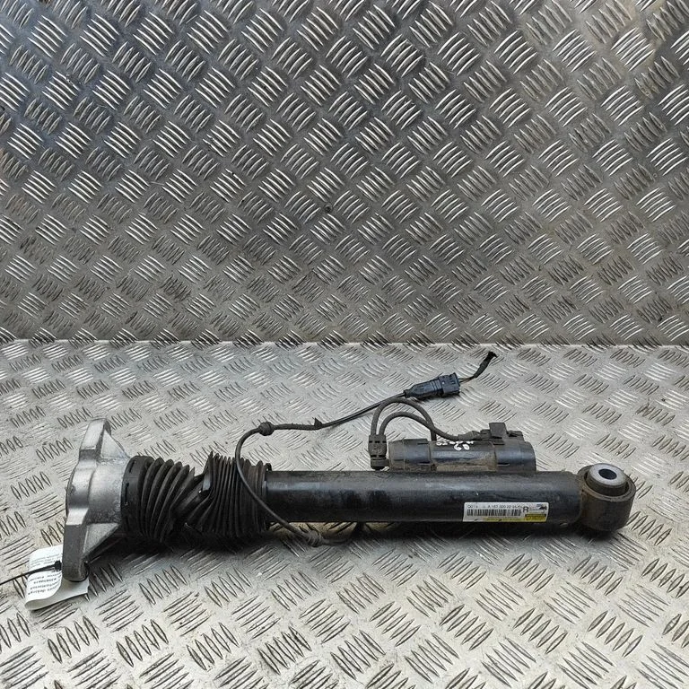 Amortyzator tylny A1673202201