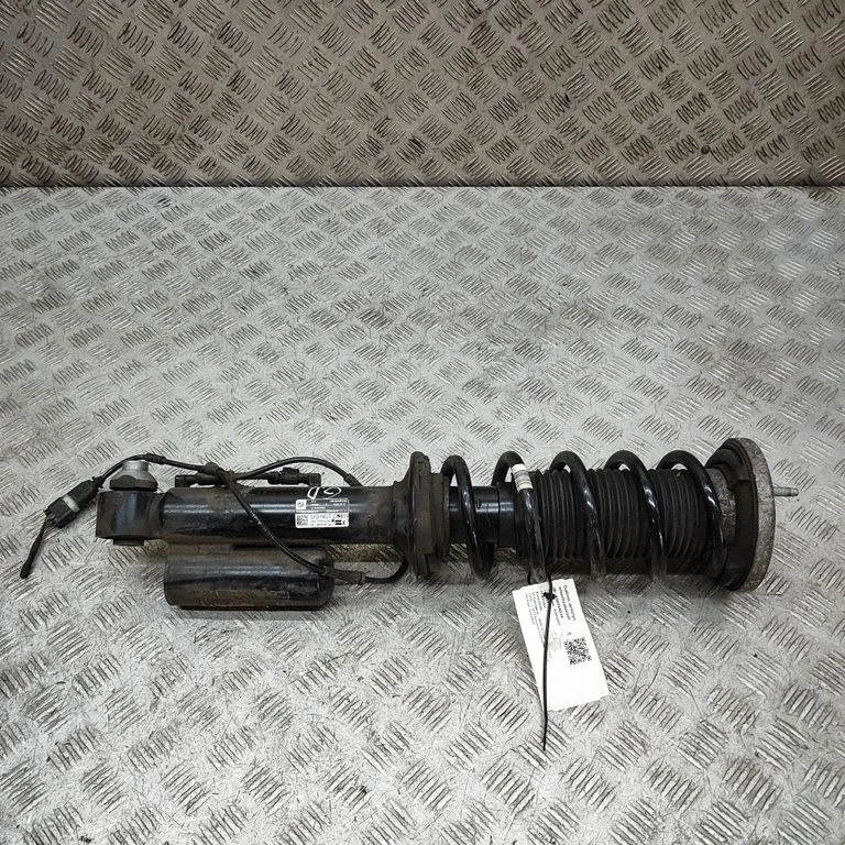 Aizmugurējais amortizators 6878116
