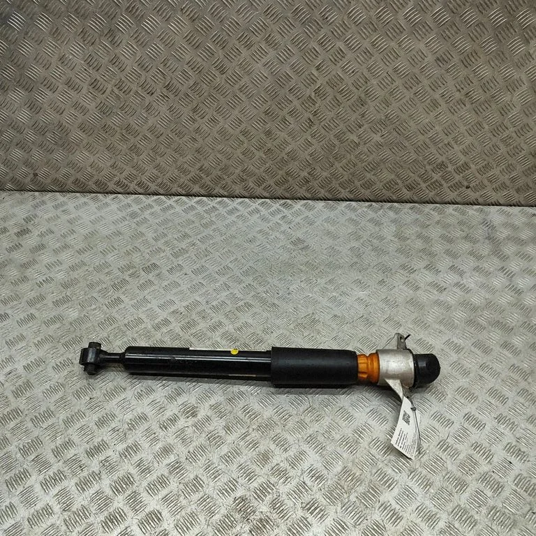 Aizmugurējais amortizators 8B3616025C