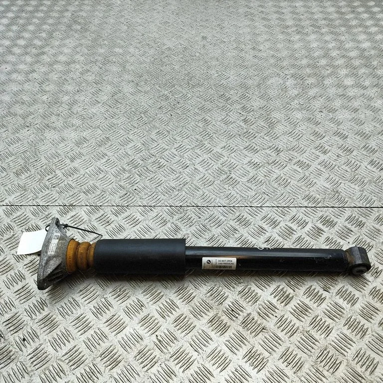 Aizmugurējais amortizators 6877077