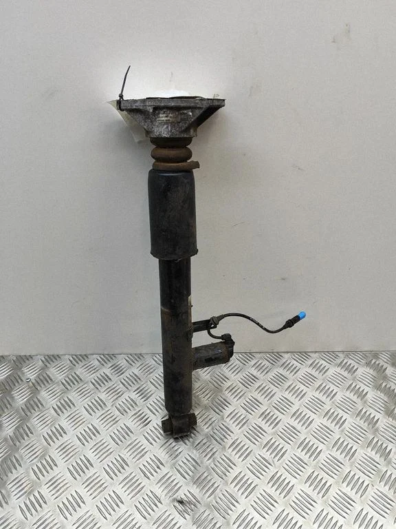 Amortyzator tylny – BMW Seria 4 F32 F33 (2013-2020)