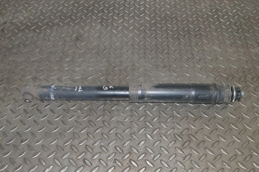 Amortyzator tylny – Toyota Prius (XW30) (2009-2015)