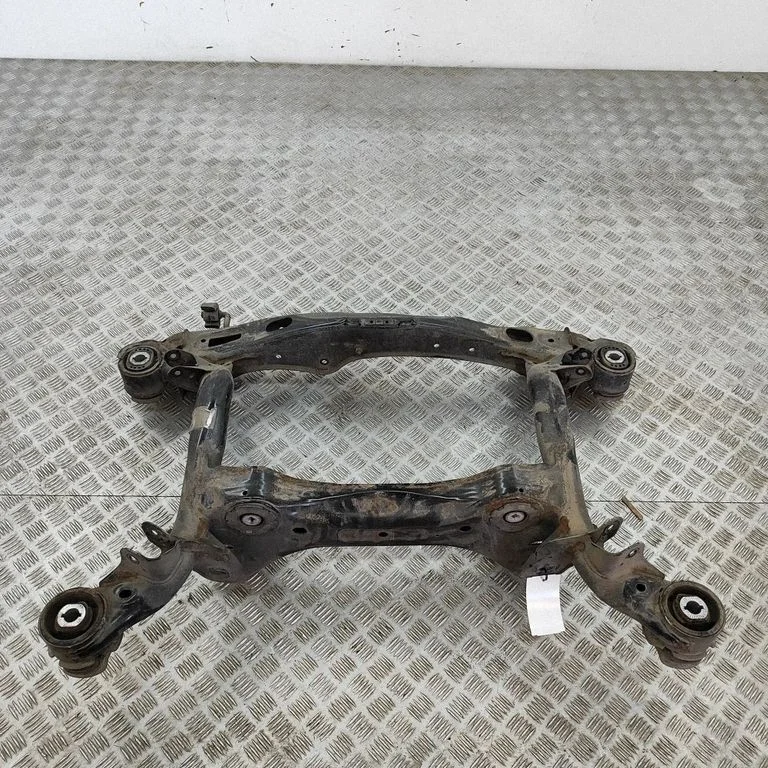 Tagumine abiraam – Audi A5 (2016-2024)