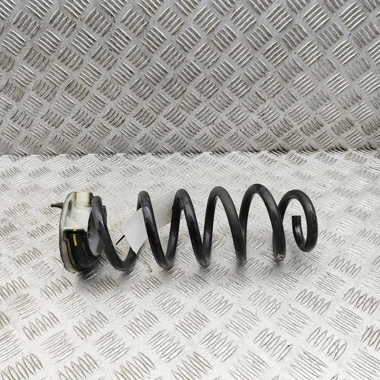 Rear coil spring 550205MP1A