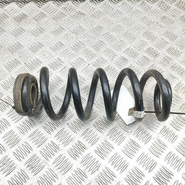 Sprężyna tylna 8MA511115G