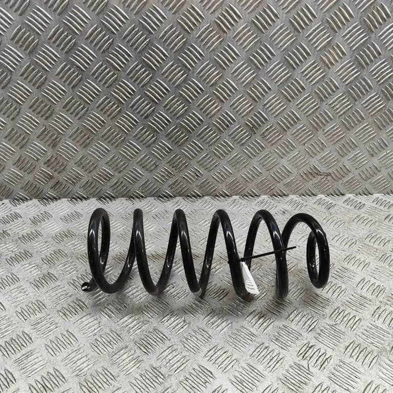 Rear coil spring KSH828011
