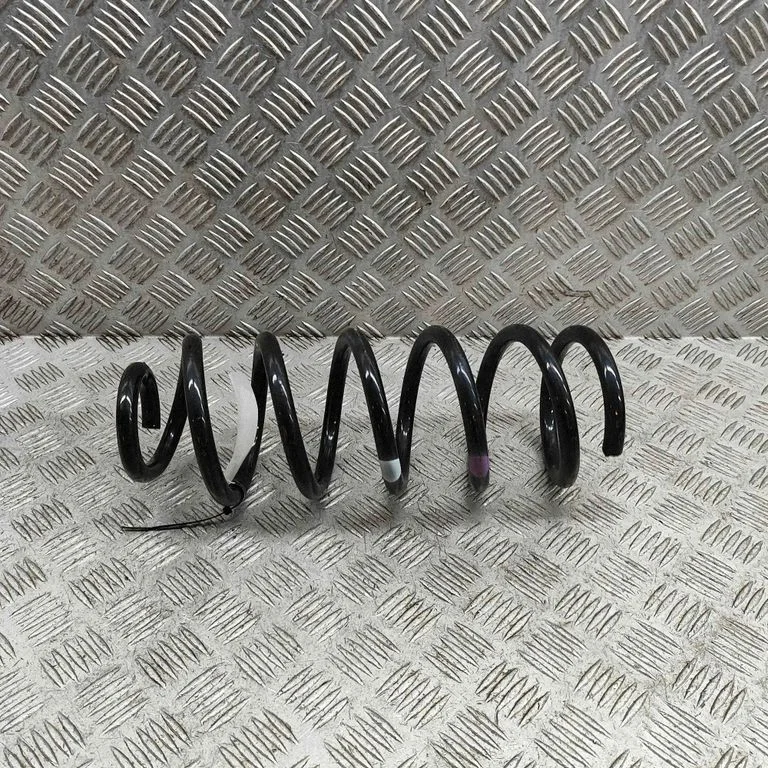Rear coil spring KSH828011