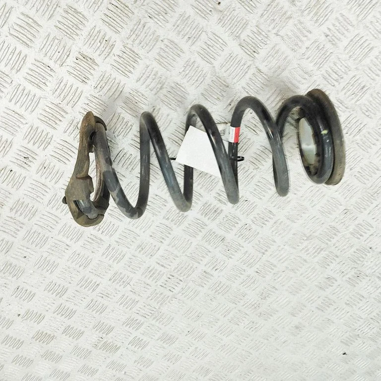 Rear coil spring – Tesla Model Y (2020-)