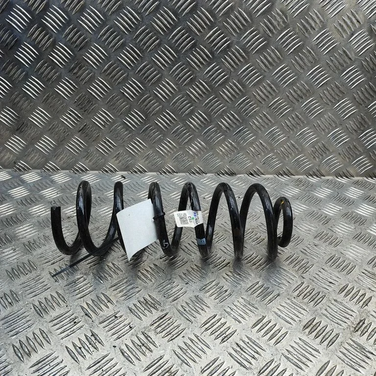 Rear coil spring 55330P4930