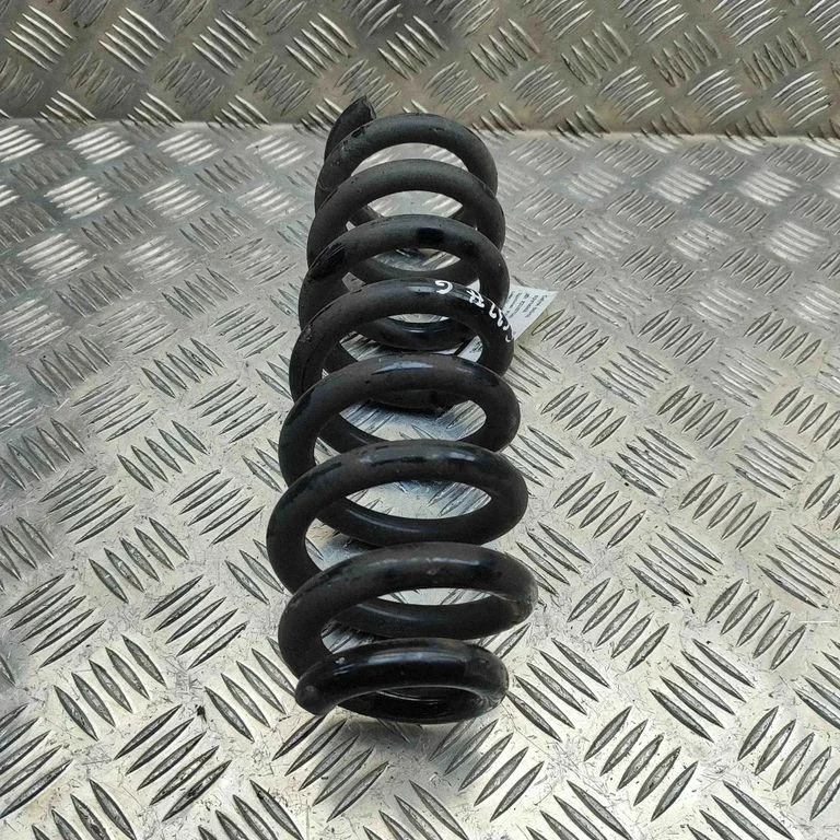Tagumine keerdvedru A2533241004