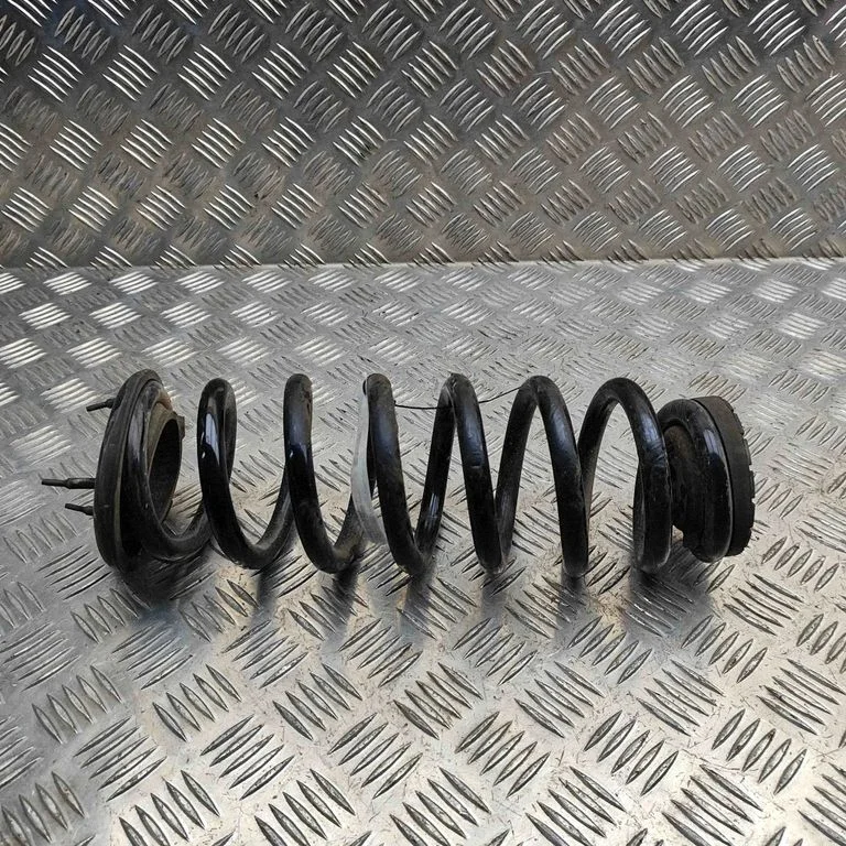 Rear coil spring 1370634000