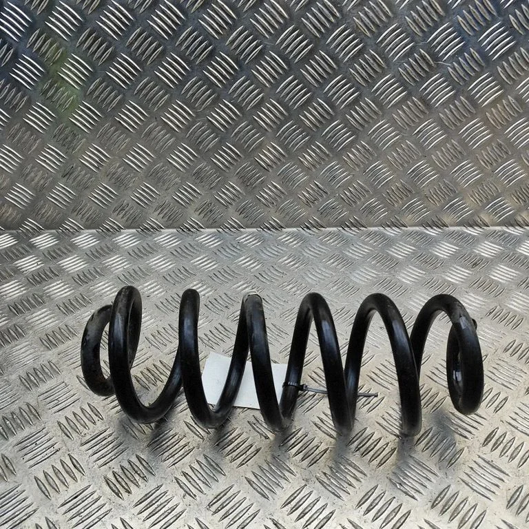 Rear coil spring 32346702