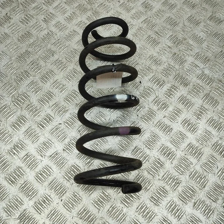 Rear coil spring KSH828011