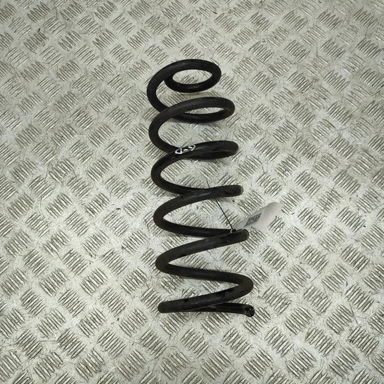 Rear coil spring KSH828011