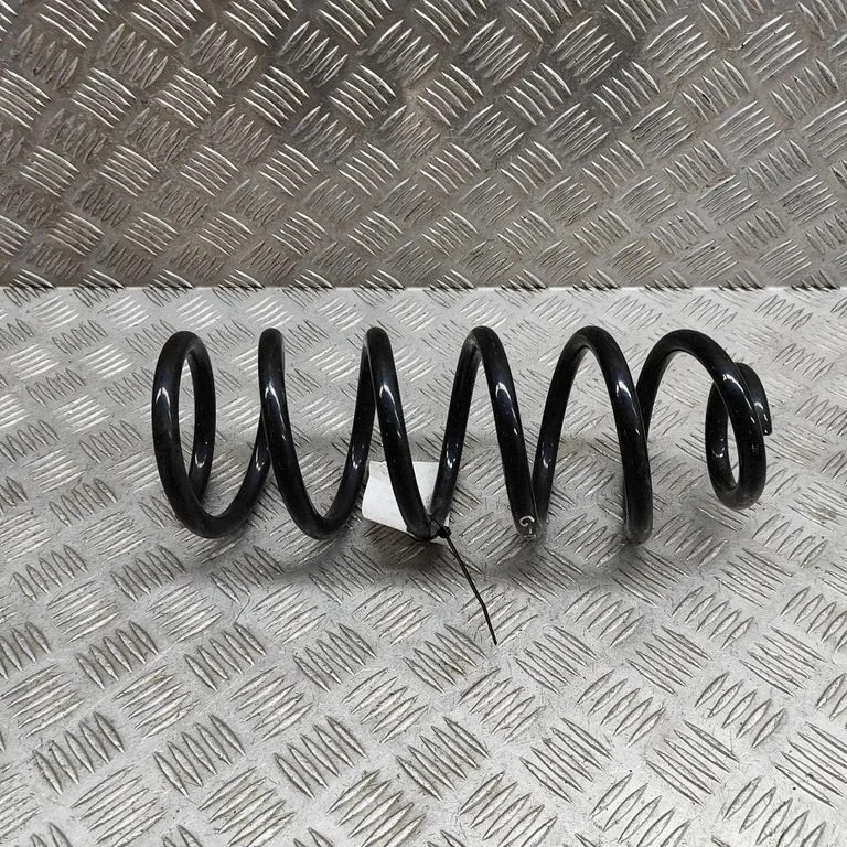 Rear coil spring KSH828011