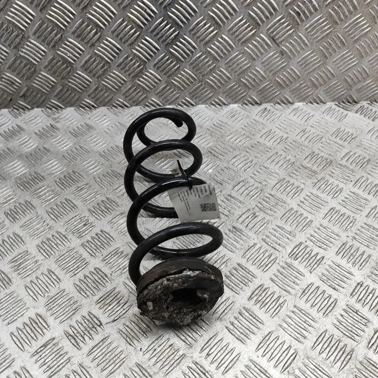 Aizmugurējā spirālatspere 8W0511115
