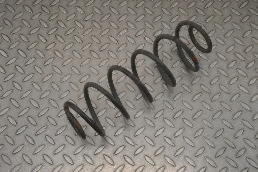 Aizmugurējā spirālatspere – labā