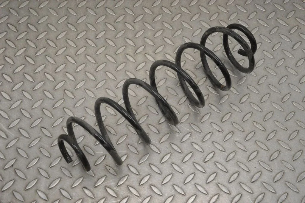 Aizmugurējā spirālatspere – labā