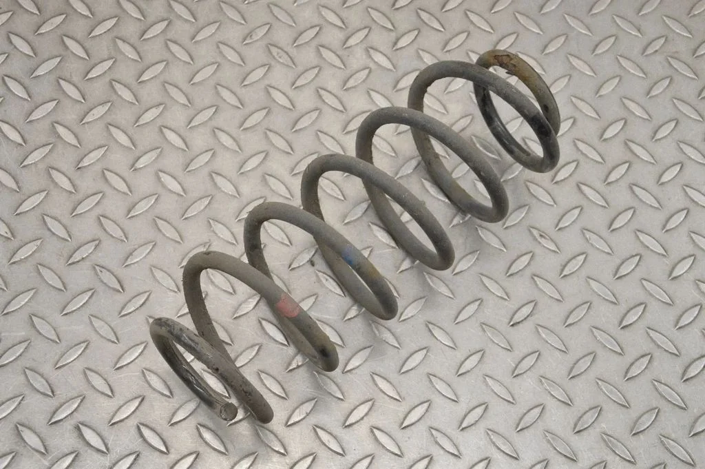 Aizmugurējā spirālatspere – labā