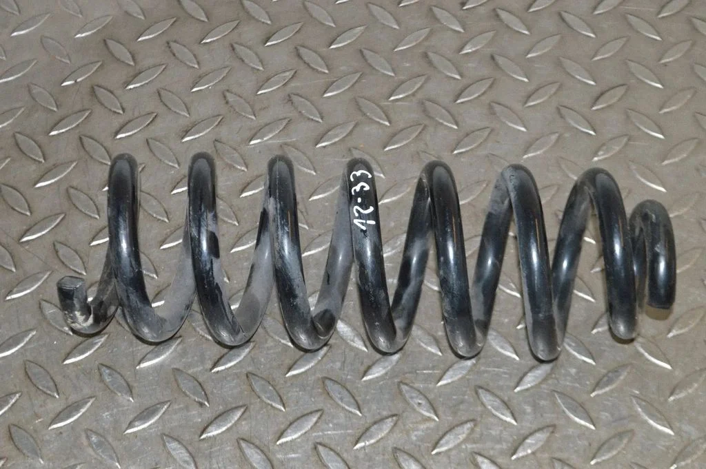 Aizmugurējā spirālatspere – labā