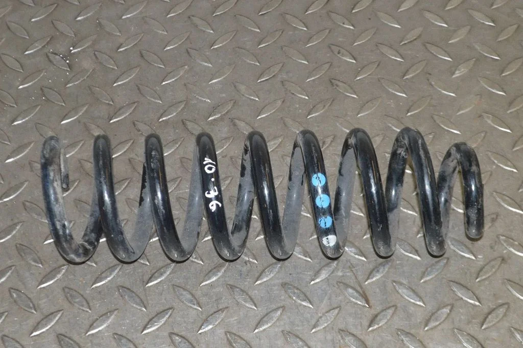 Aizmugurējā spirālatspere – labā