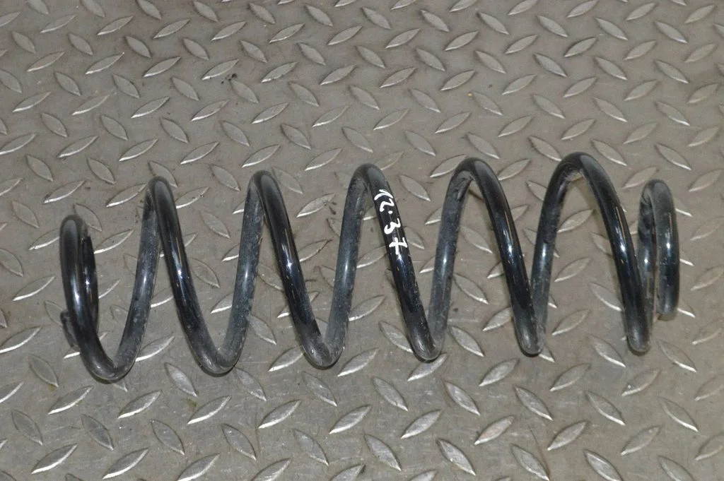 Aizmugurējā spirālatspere – labā