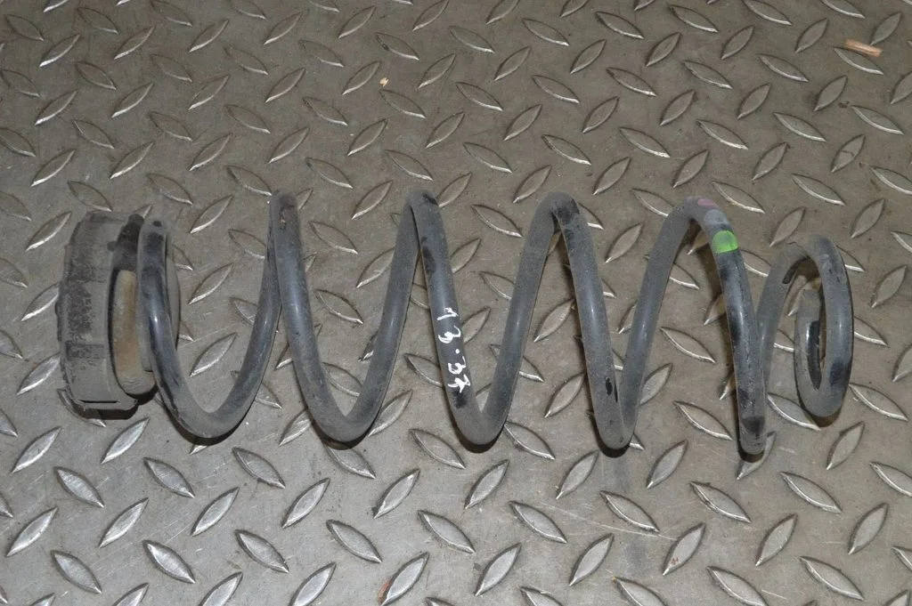 Aizmugurējā spirālatspere – labā