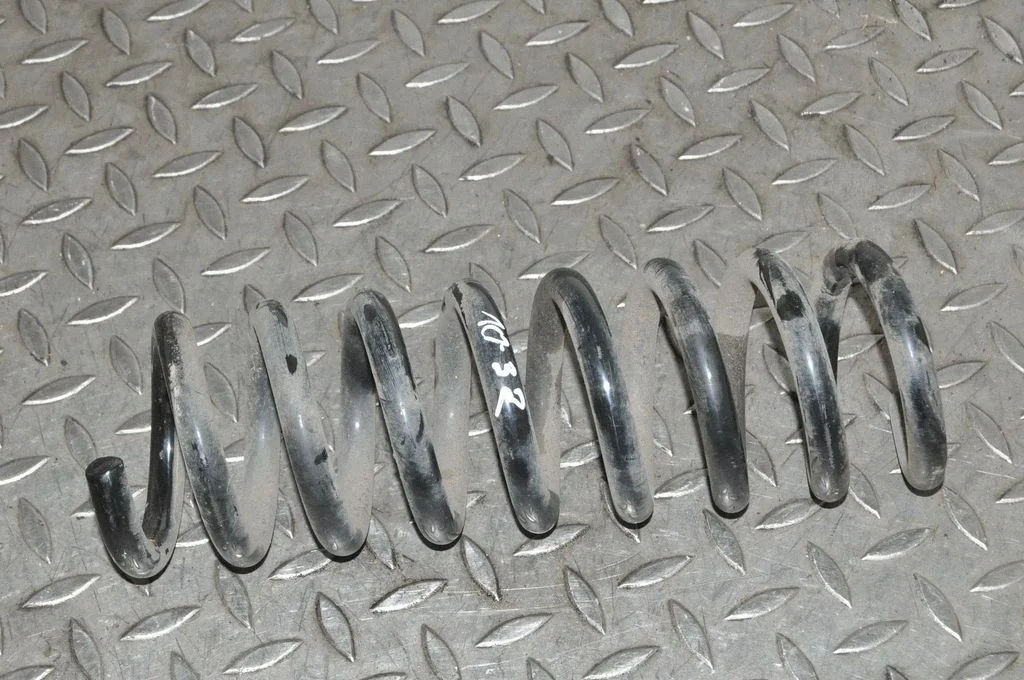 Rear coil spring – left