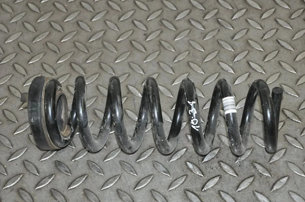 Aizmugurējā spirālatspere – labā