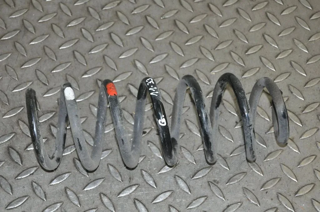 Aizmugurējā spirālatspere – labā