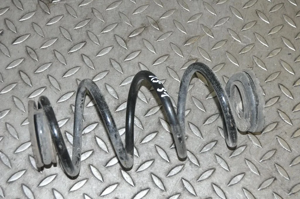 Rear coil spring – left