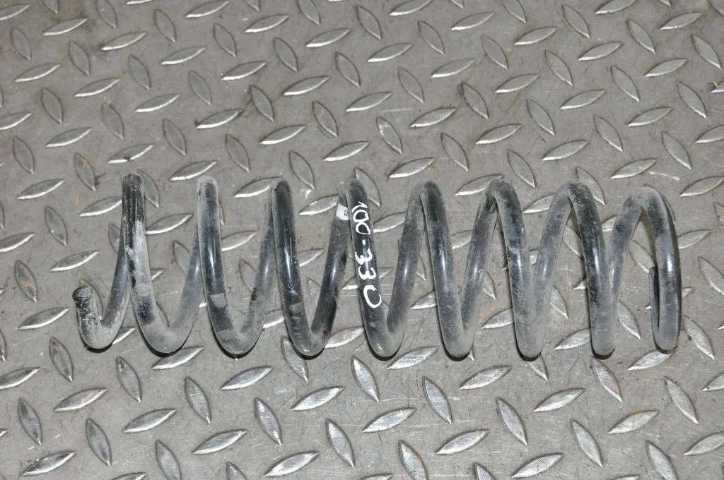 Aizmugurējā spirālatspere – labā