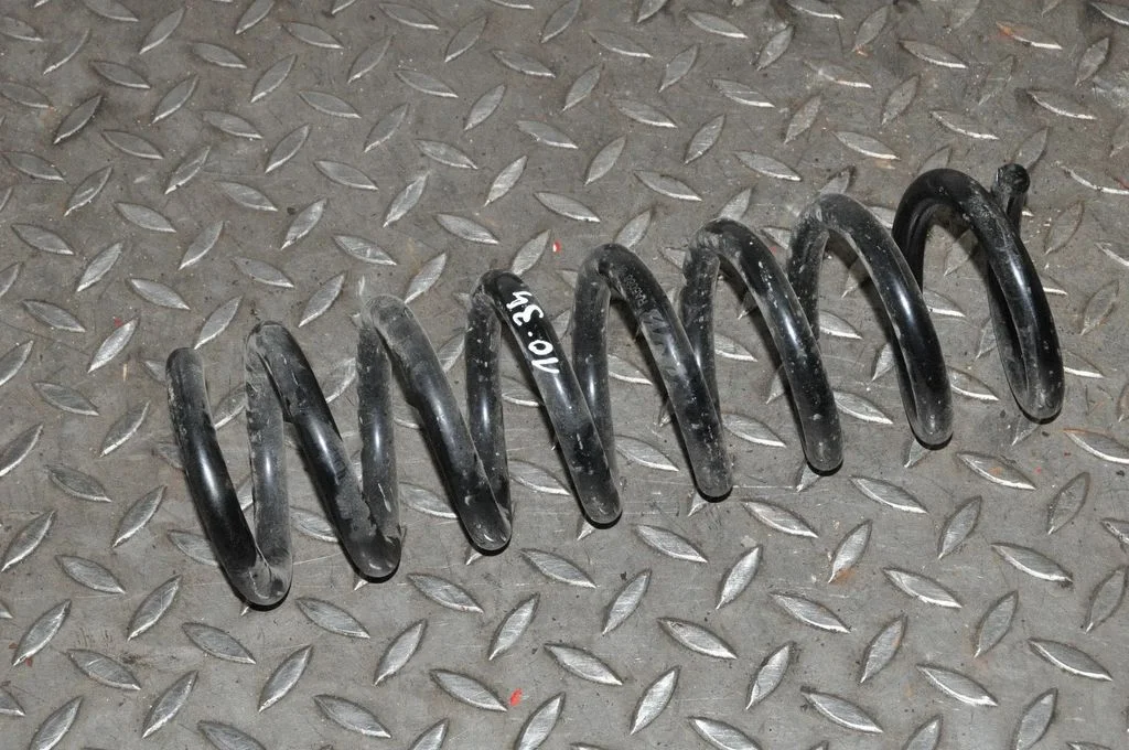 Aizmugurējā spirālatspere – labā