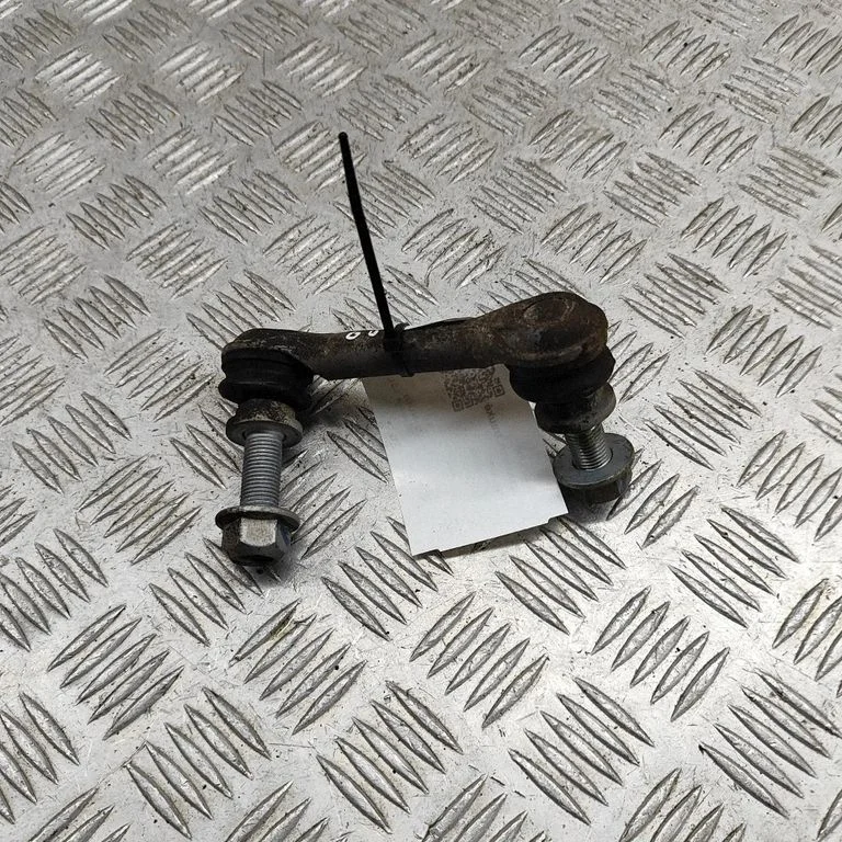 Aizmugurējā stabilizatora stienis 562616UA0A