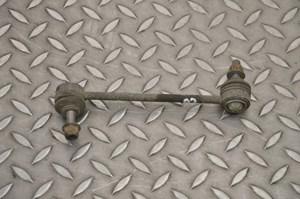 Aizmugurējā stabilizatora stienis – labā