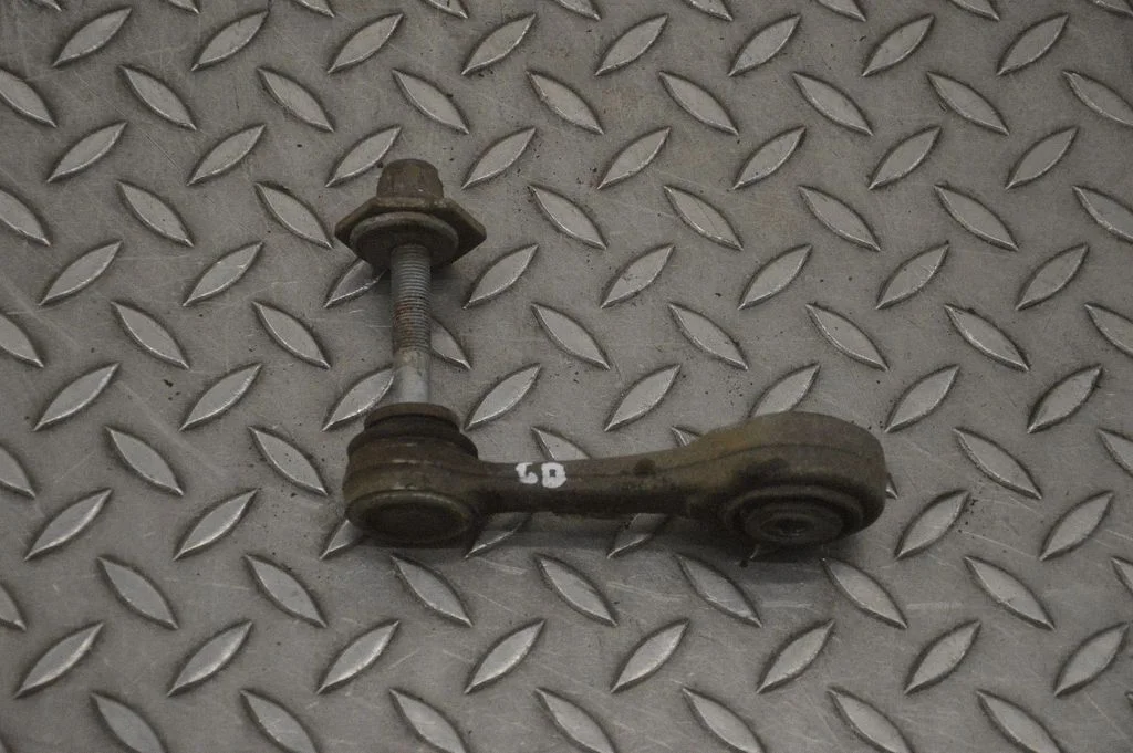 Aizmugurējā stabilizatora stienis – labā