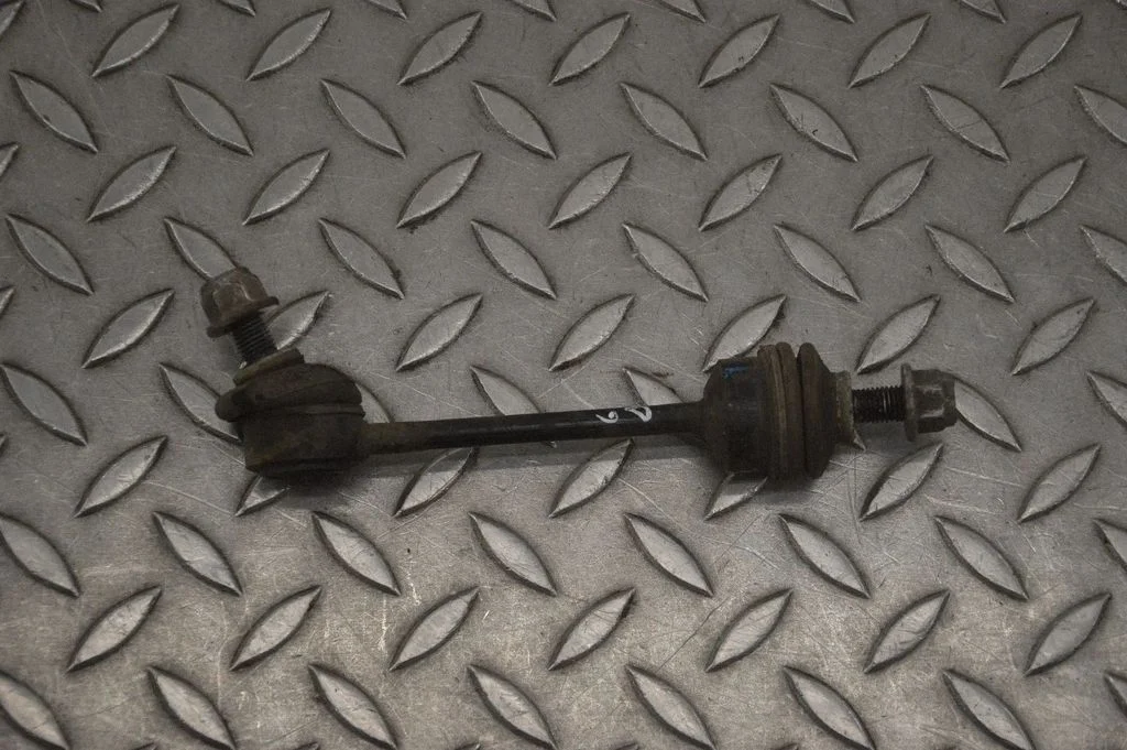 Aizmugurējā stabilizatora stienis – labā