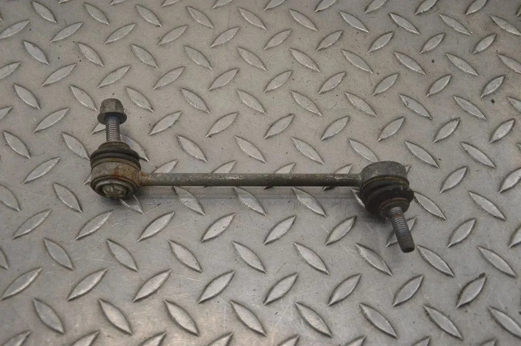 Aizmugurējā stabilizatora stienis – labā