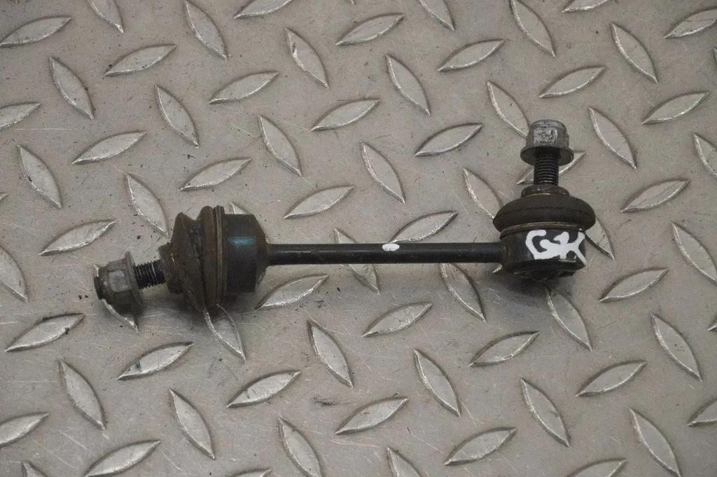 Tagumine stabilisaatori varras – vasak