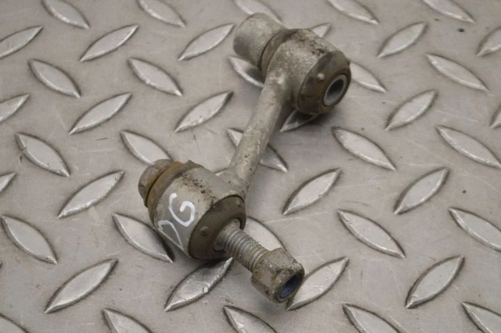 Aizmugurējā stabilizatora stienis – labā