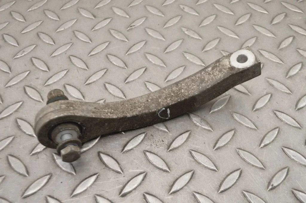 Rear anti-roll bar/stabilizer link – right