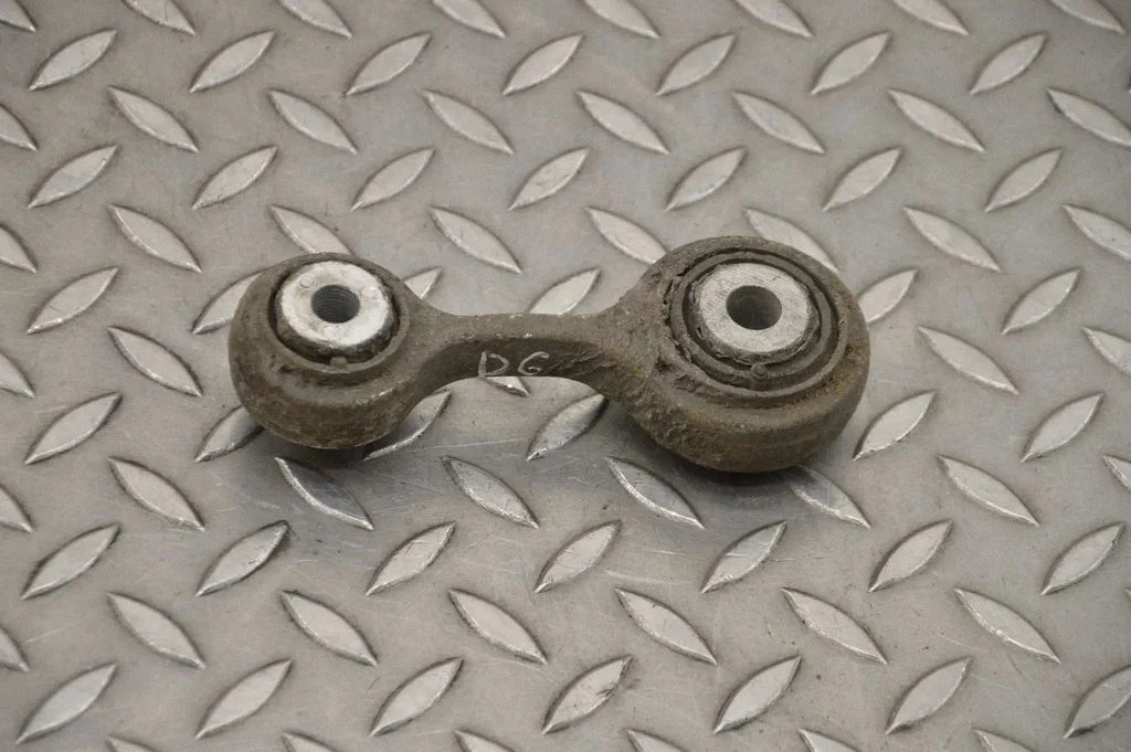 Aizmugurējā stabilizatora stienis – labā