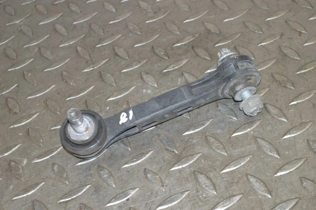 Tagumine stabilisaatori varras – BMW 7-seeria G11 G12 (2015-2022)