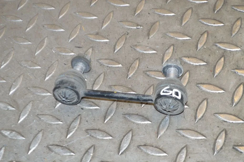 Rear anti-roll bar/stabilizer link – right