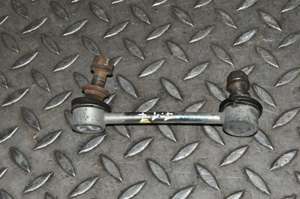 Rear anti-roll bar/stabilizer link – right