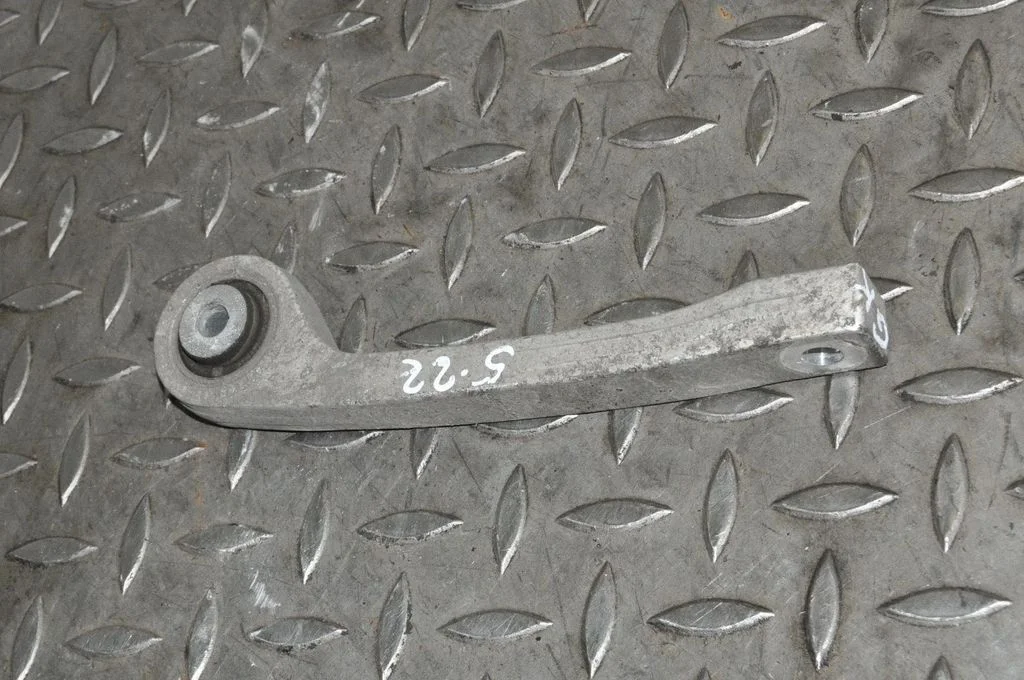 Tagumine stabilisaatori varras – Audi A4 Allroad B8 (2008-2016)
