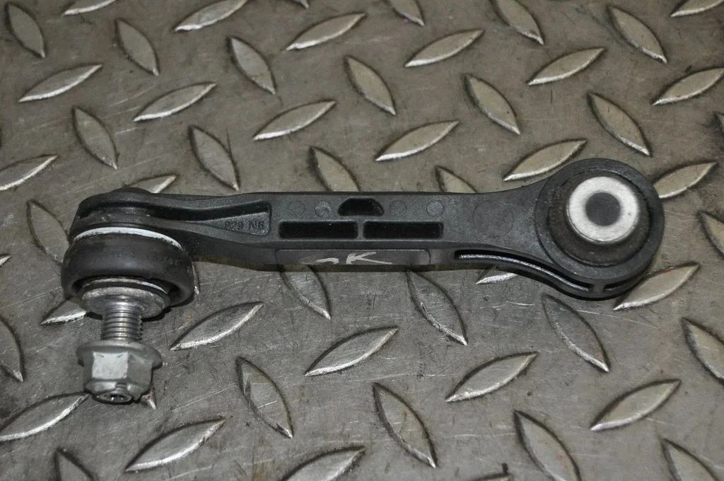 Tagumine stabilisaatori varras – BMW Series 8 M8 F91 F92 G14 G15 (2019-)